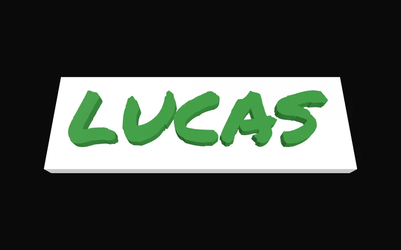 Ímã de geladeira 3D com o nome Lucas em letras verdes sobre base branca, sem argola